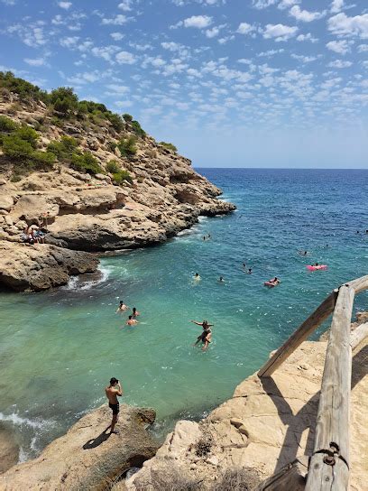 playa nudista en altea|Descubre las playas nudistas de Altea: un paraíso natural sin。